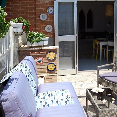 La Casa Sulla Spiaggia Apartment Nettuno Exterior photo